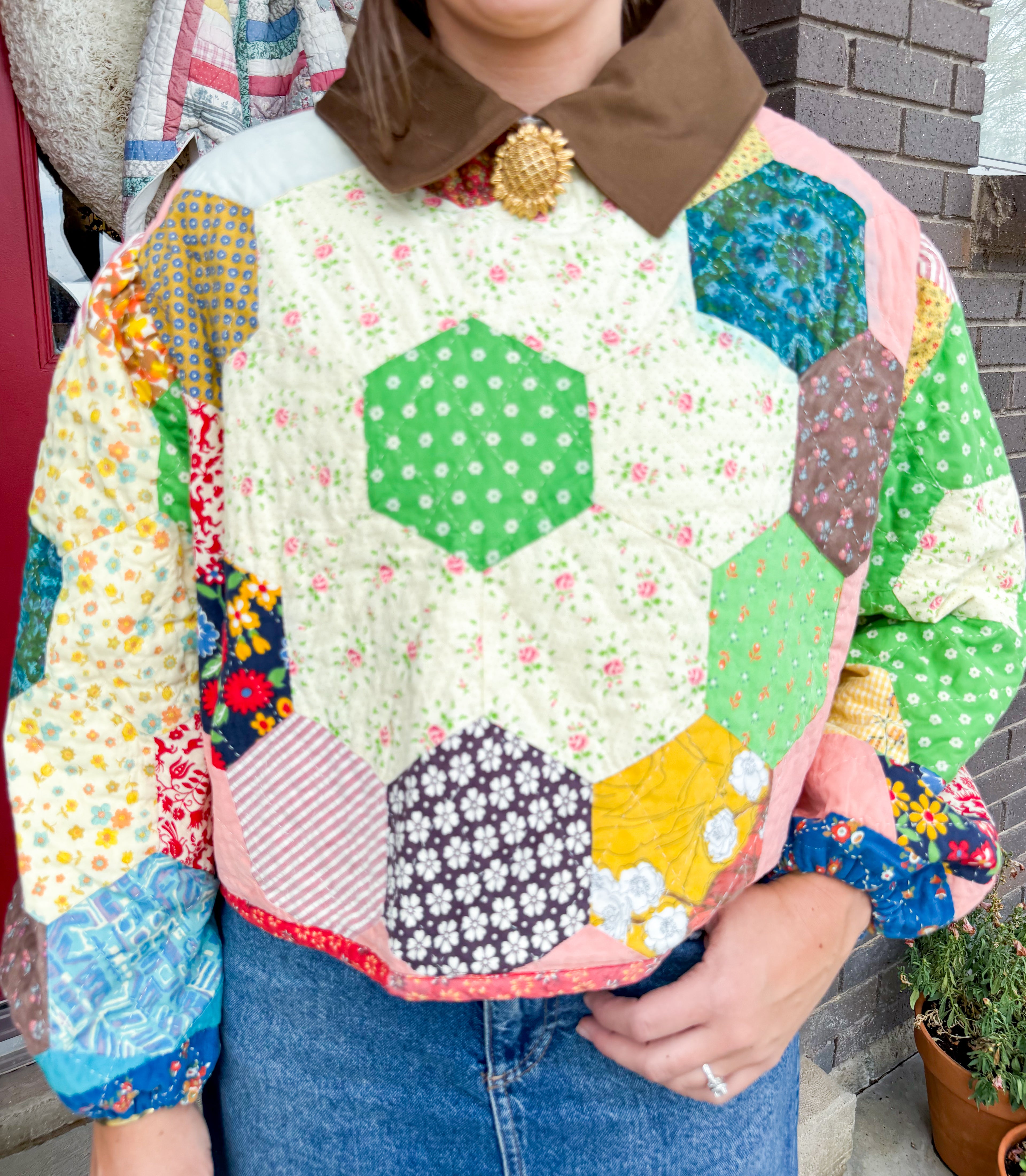 Quilted Pullover with brooch